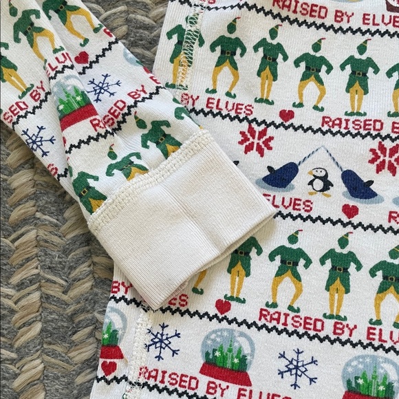 Hanna Andersson Elf pajama set - size 6-7 - Picture 7 of 12
